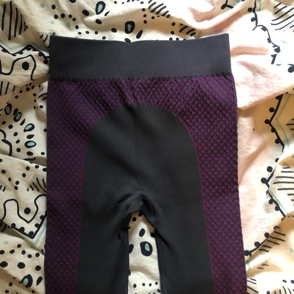 LULULEMON LEGGINGS - Picture 2 of 3